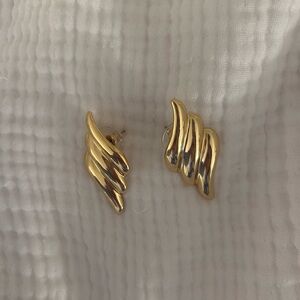 Vintage style gold earrings